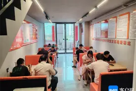 海口秀英区一企业党支部建暖“新”驿站 为货车司机提供暖心服务图片