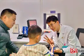 全国健康传播金牌讲师戎帅：“用专业知识帮助孩子健康成长”图片