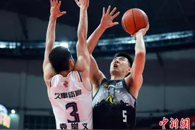 CBA常规赛：上海久事狂轰22记三分球客胜吉林图片