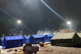 积石山6.2级地震：跨越两千多公里，浙产照明无人机点亮震区上空图片