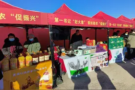 东营：第一书记“赶大集” 帮扶助农“促振兴”图片
