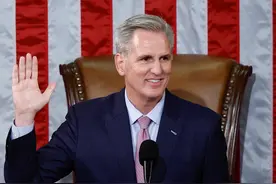 麦卡锡被罢免后，两党议员在国会差点打起来！共和党“叛徒”被清算，民主党看热闹图片