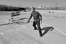动能投篮静能绘画 为这位八旬老人点赞图片