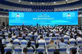 国内外动物疫苗领域专家齐聚呼和浩特共商“苗”手回春图片