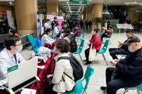 患痛风不忌口，32岁男子“吃”出痛风性肾病险透析图片