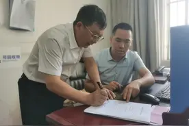 致敬劳动者 | “六盘水五一劳动奖章”获得者尚任：驾起教育扶贫的桥梁图片