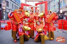 青岛：城市中人流涌动 “年经济”蓬勃旺盛图片