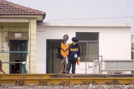 宁芜线上最后的扳道工图片