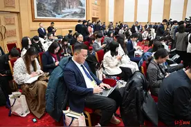 “哪吒”惊艳亮相两会现场！四川开放日，境内外媒体追问发展图片