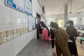 家校携手共育，这所小学邀请家长走进课堂图片