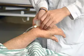 深圳宣布护士将拥有处方权，是冲击或机遇？上海专家透露：正稳妥布局相关试点图片