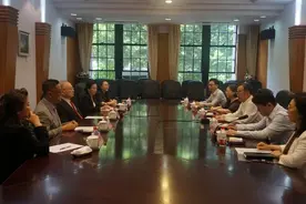 马来西亚华人公会总会长魏家祥一行访问上海社科院图片