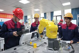 柳州一职校“工业机器人领域校企合作”项目入选“机械行业职业教育2023年度优秀产科教融合发展成果”图片