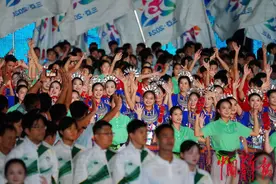 每周图片精选（11.16-11.22）| 国足球迷“冲场”、全国少数民族传统体育运动会开幕、鸟巢里的VR运动会图片