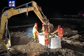 连日降雨导致部分山体松动 青海部分国道实施交通管制图片