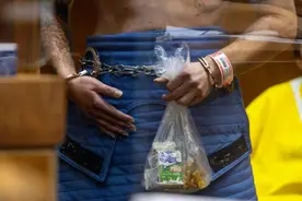 知名经纪人之子涉嫌分尸华人妻子和岳父母，落网后首次露面！案件细节曝光图片