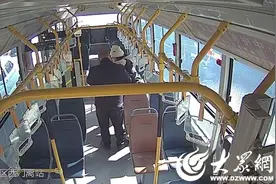 E起正能量（36）| 公交车变身“救护车” 东营公交司机紧急救援晕厥孕妇图片
