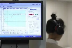 “耳朵突然听不见了！”男子连续高强度加班后突然重度耳聋图片