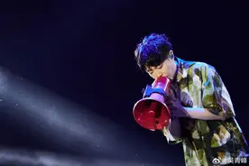 吴青峰发文批评演唱会“手机海”引争议，看演唱会真的不合适拍照吗？图片