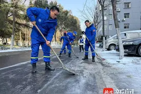 连续降雪影响上学路，盐城阜宁这支公益队伍出手保障孩子们安全图片