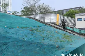 南京新庄地下人行通道被指设计不合理，建设单位称目前不具备调整条件图片