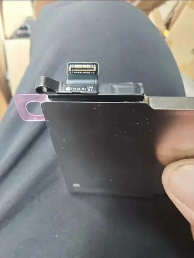 iPhone 18 Pro Max电池谍照曝光 5400mAh配27W充电