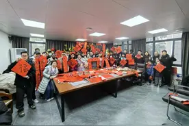 品中国味、过中国年，中南民大12国留学生与中国学生共迎新春图片