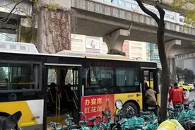 外部塔吊施工侵入线路，上海地铁11号线设施受损！嘉定已开出短驳公交线路图片
