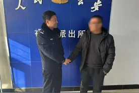 龙警故事丨大货车司机求助  民警“踏雪寻煤”图片