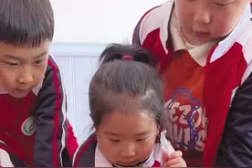 萌娃变“大厨”！幼儿园都搞职业化了？图片