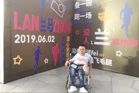 公益志愿者吕元明 坐在轮椅上的他活成了一束光图片