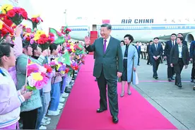出席庆祝澳门回归祖国25周年大会暨澳门特别 行政区第六届政府就职典礼并对澳门进行视察 习近平抵达澳门 澳门特别行政区行政长官贺一诚等前往机场迎接图片