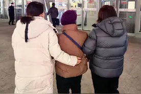 七旬独居老人摔倒身体不适，社区紧急相助暖心陪伴送医图片