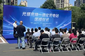 小区充换电迎来新解决方案，上海首个电动车集成式光储充一体化充电站落成图片