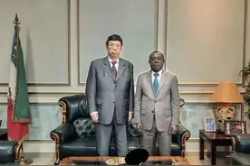 驻赤道几内亚大使到任拜会赤几国防部长比邦图片