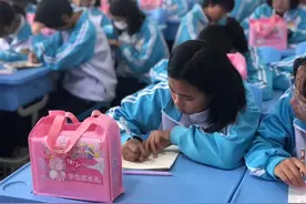 倾听青春期女生的心声，一场别开生面的公益课堂走进云南临沧校园图片