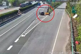 “让我来！”男子换下妻子倒车被扣光12分图片