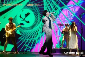 首届浪潮音乐大赏落幕，最佳男歌手吴青峰压轴表演图片