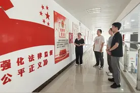环江检察院对新进人员开展岗前谈话图片