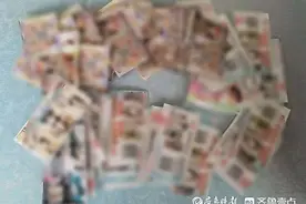 凌晨出没，贴一张二维码赚4毛钱，警方：内含涉诈App链接图片