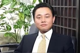 黄光裕难救高负债国美零售，巨亏388亿后选择清仓套现离场图片