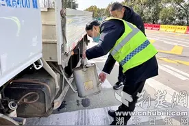 湖北交投琚湾收费站上演暖心救援行动图片