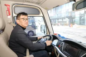 新春走基层|机组背后的春运守护者——东航山东机组车车队图片
