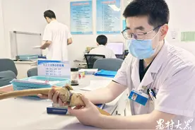 “换膝”后能干农活了！专家：膝关节内侧更易磨损，单髁置换对症图片