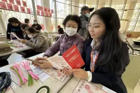 送金融知识进社区 宁波银行北分提醒：警惕各类非法金融活动图片