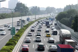 司机饱和、收入降低？该不该取消网约车“一口价”？图片