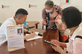 和老年痴呆“赛跑”，早筛早防能否拯救“大脑危机”？｜关注老年痴呆①图片