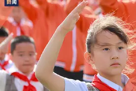 “请叫我红领巾！”全国共有11480.7万名少先队员图片