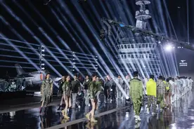 全网出圈的“航母”大秀，网友直呼“太震撼”图片