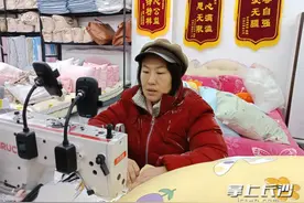 高位截瘫的她4年免费缝补4000件衣物，新创爱心驿站｜新春走基层图片